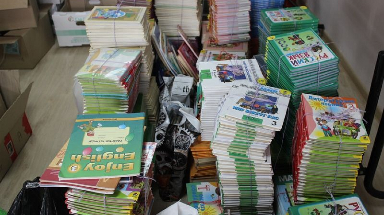 Школы Центрального округа собирают гуманитарную помощь для детей из Новороссии