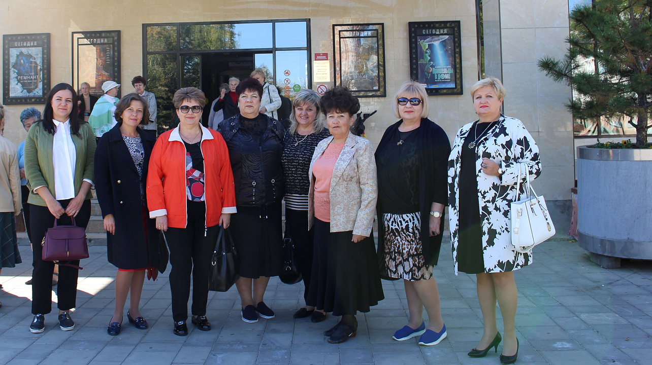 В Центральном округе состоялся бесплатный кинопоказ, приуроченный к 100-летию комсомола