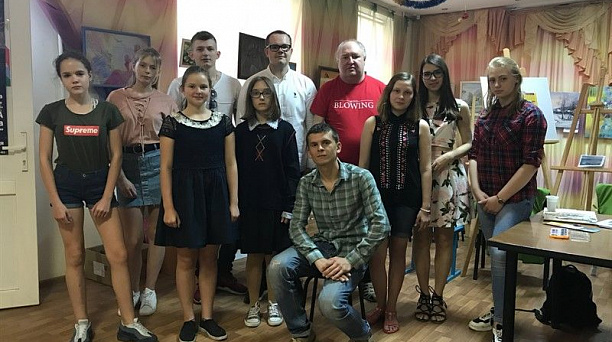 Движение «Содружество» организовало серию творческих мастер-классов ко Дню Победы