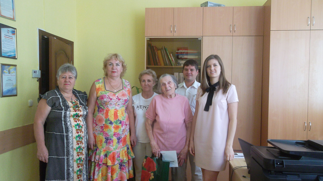 Жительнице Прикубанского округа Валентине Сальниковой исполнилось 90 лет