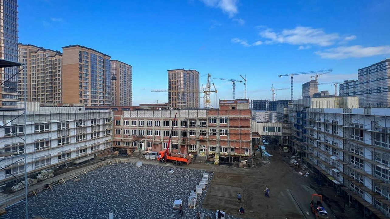 Школа на 1550 мест в районе Западного Обхода готова на 68%