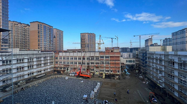 Школа на 1550 мест в районе Западного Обхода готова на 68%