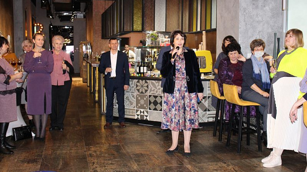 Глава администрации Центрального округа Елена Малова поздравила женщин с 8 марта