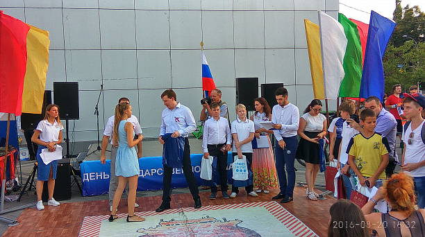 14-летним гражданам Западного округа торжественно вручили паспорта