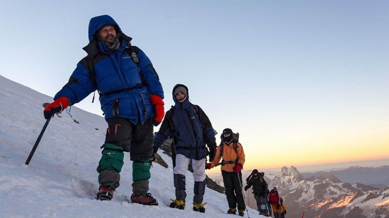 Учащийся гимназии № 92 совершил восхождение на вершину Эльбрус