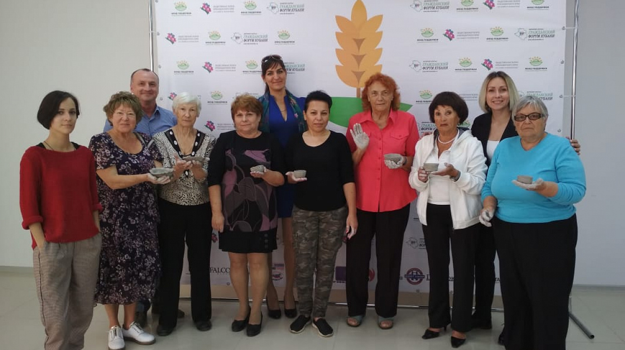 Общественники посёлков Российского и Индустриального поучаствовали в мастер-классе по изготовлению изделий из керамики