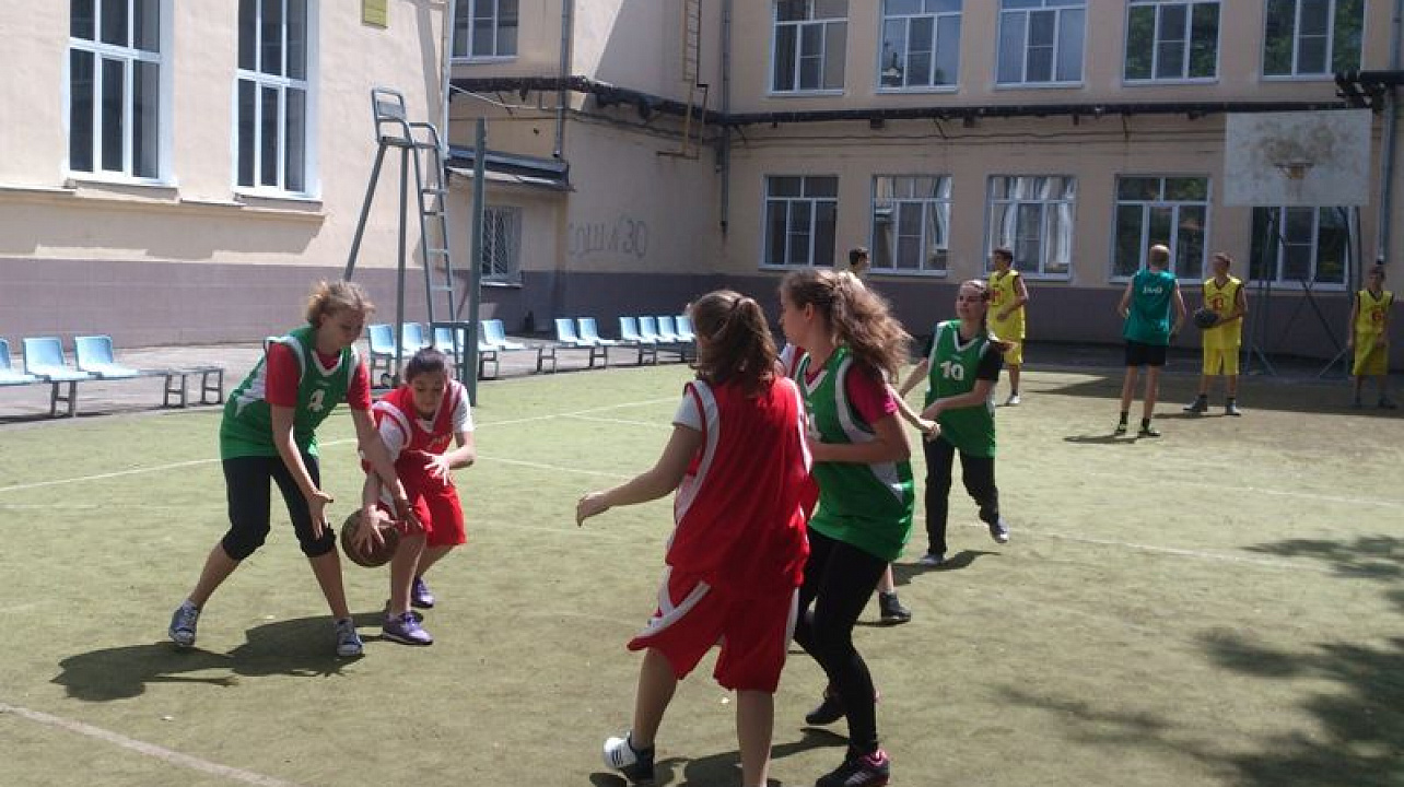 В Центральном округе состоялся турнир по уличному баскетболу