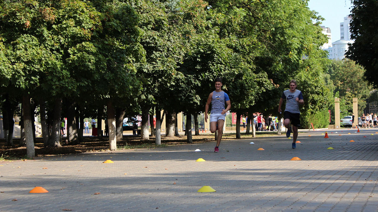 Администрация Западного внутригородского округа приняла участие в выполнении нормативов ГТО