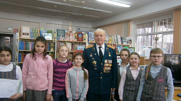 Урок мужества провели в библиотеке Западного округа