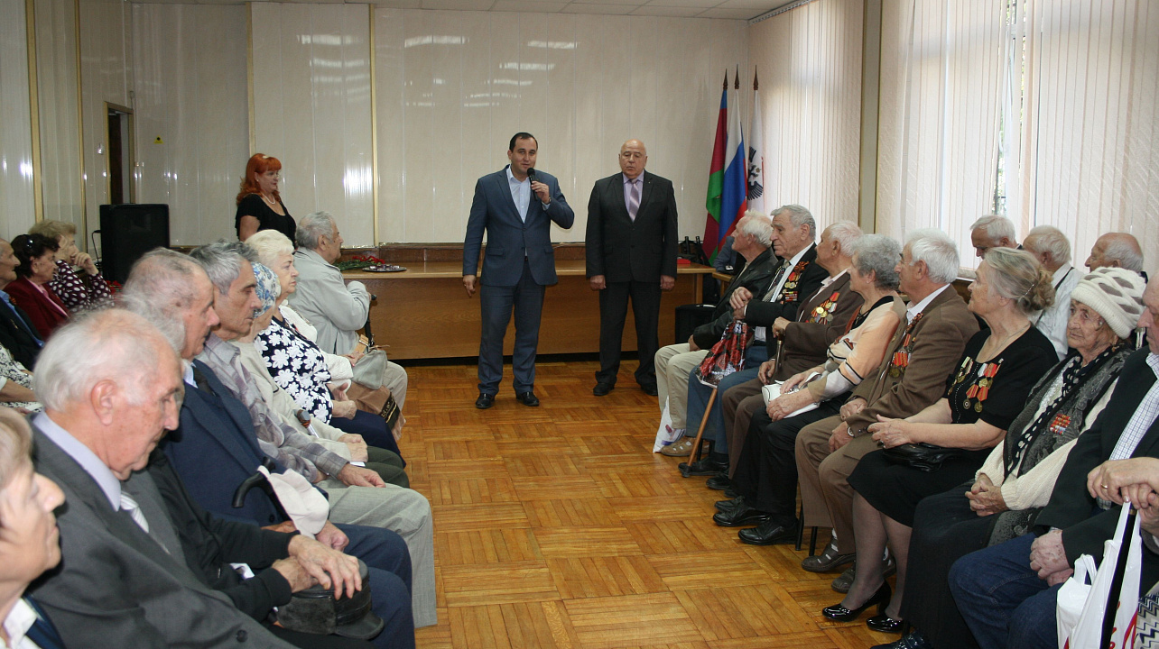 В Прикубанском округе вручили юбилейные медали в связи с 75-летием освобождения Кубани