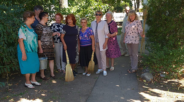 В Центральном округе активисты ТОС организовали субботник