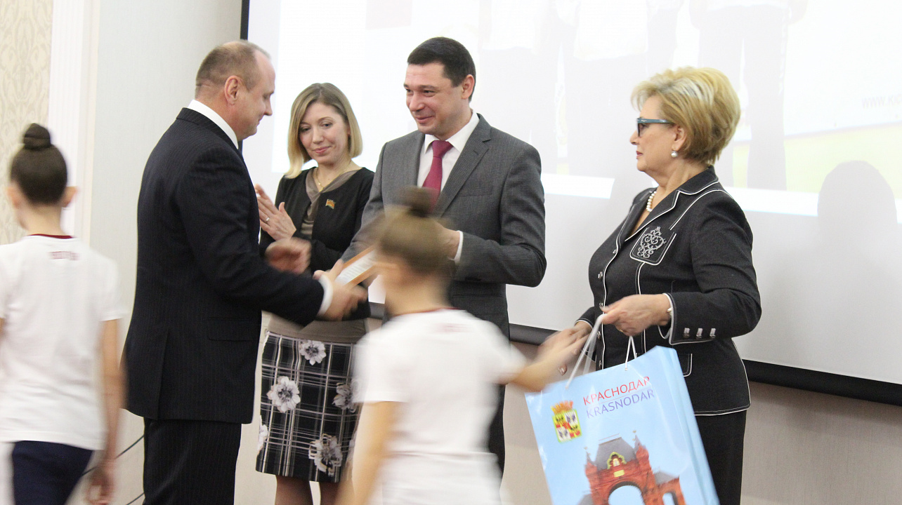 Спортивные итоги года подвели в Краснодаре. Атлетов и тренеров поблагодарил за достижения и поздравил с наступающим 2018 годом мэр Евгений Первышов. Часть 2.