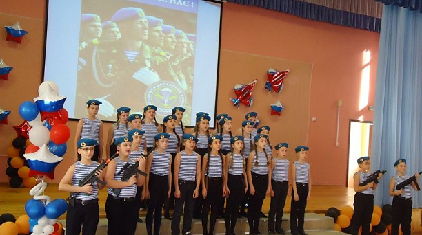 В школе № 101 Западного окуруга прошел фестиваль военно-патриотической песни