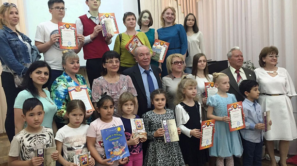 Подведены итоги поэтического конкурса «Крылатые качели»