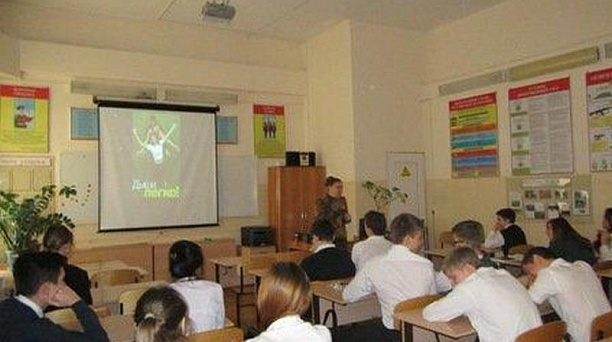 В гимназии № 92 Центрального округа проходят уроки о вреде курения