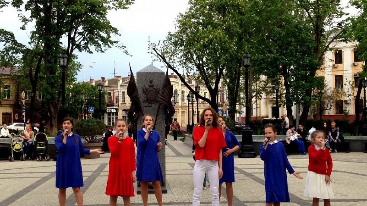 В сквере «Дружбы народов» состоялся торжественный запуск фонтана