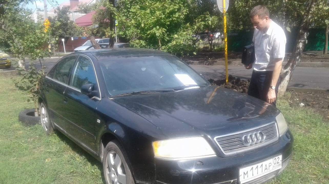 В Западном округе продолжаются рейды по выявлению брошенного автотранспорта