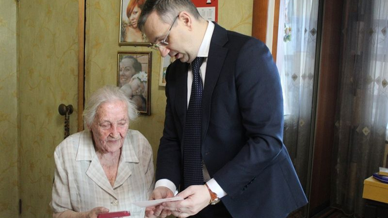 Участницу Великой Отечественной войны Павлюкову Валентину Николаевну поздравили с 95-летим