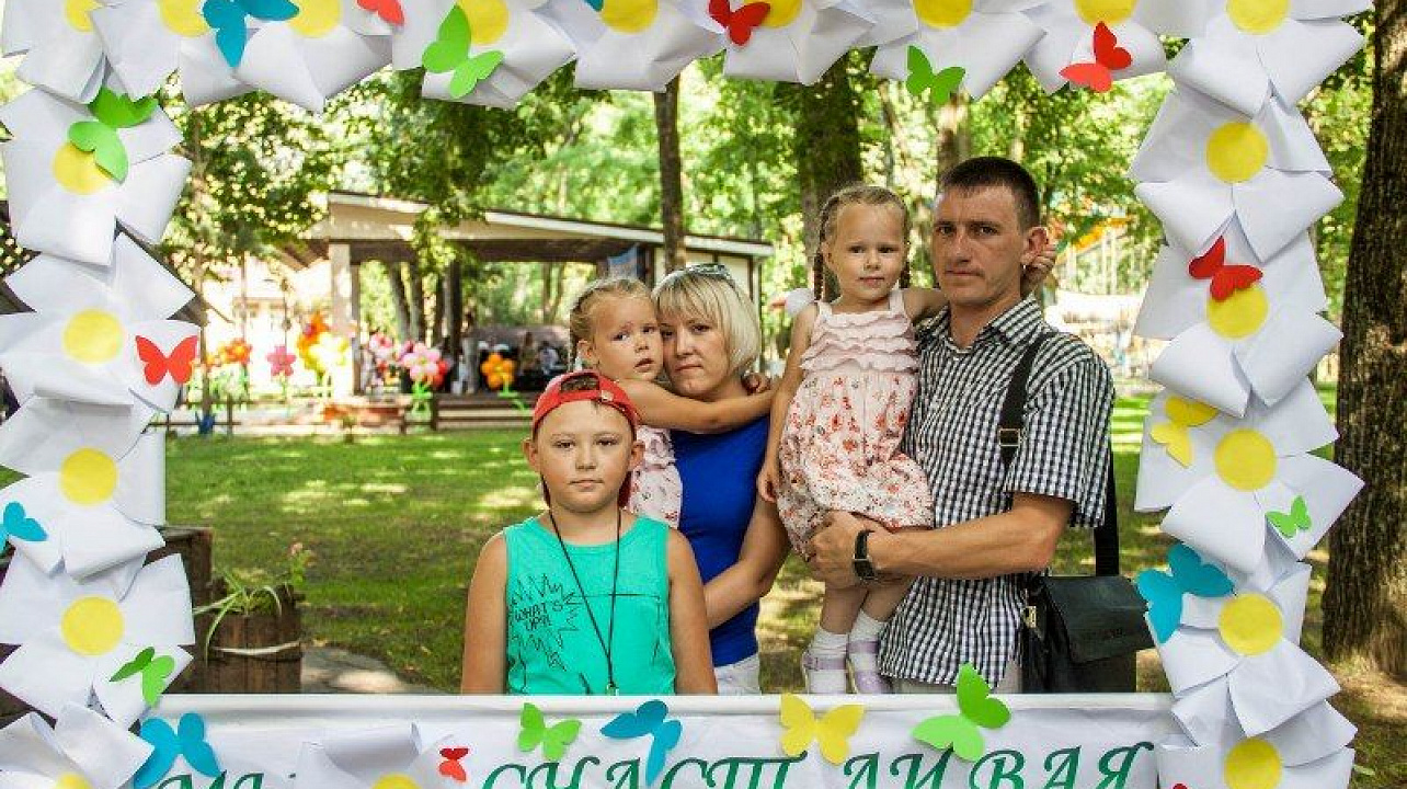 Молодёжный Совет Западного округа  поздравил горожан с Днем семьи, любви и верности