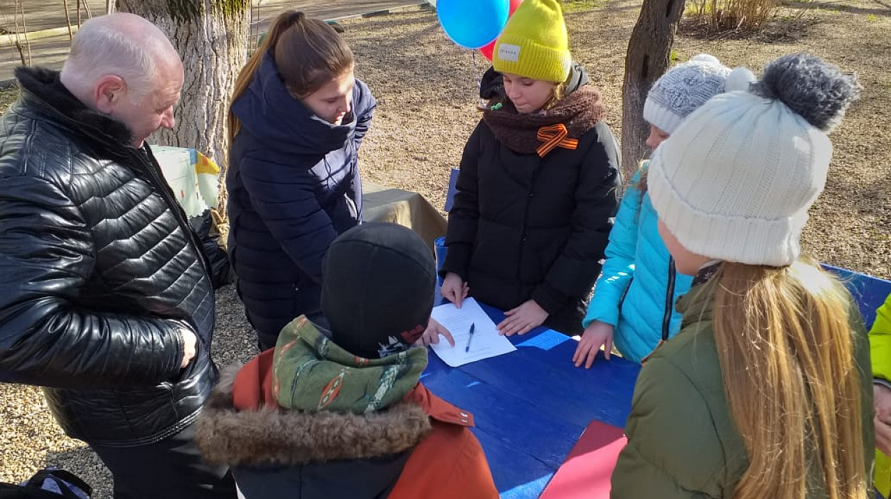 В микрорайоне Фестивальном общественники провели военно-тактическую игру «Сыны Победы»