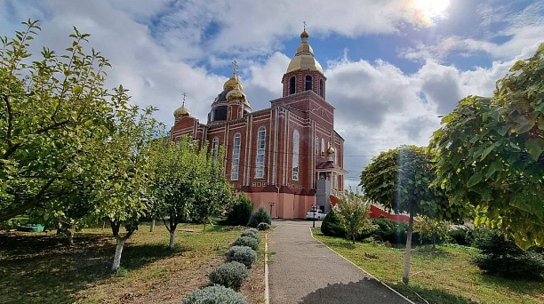 Евгений Наумов поздравил жителей Пашковки с юбилеем