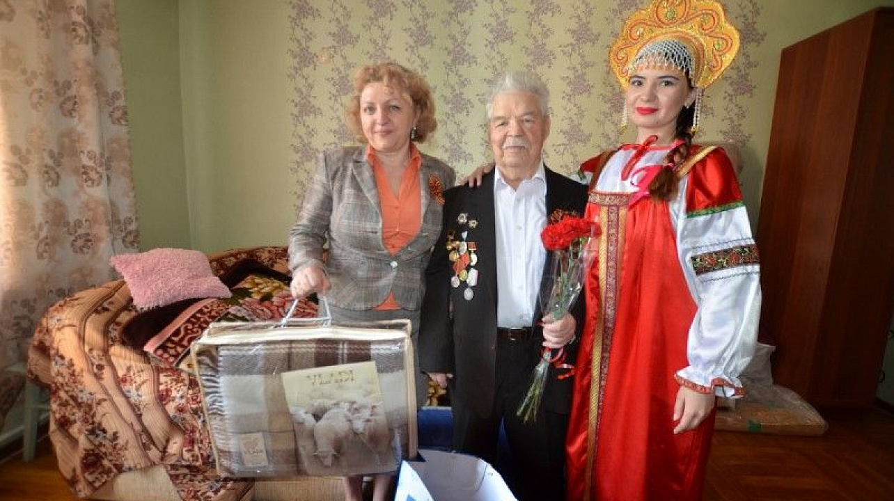 Молодёжь национально-культурных объединений – ветеранам Великой Отечественной войны (2).JPG