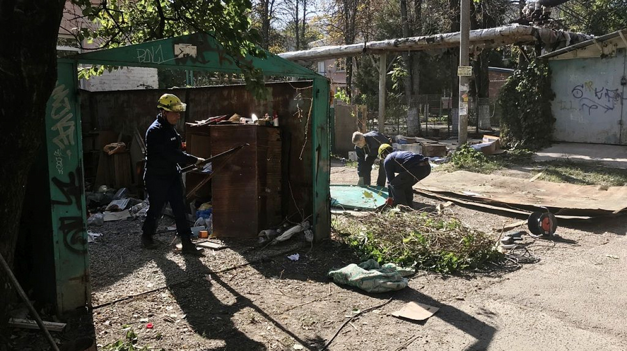 В Западном округе продолжается реконструкция самовольно размещенных временных сооружений