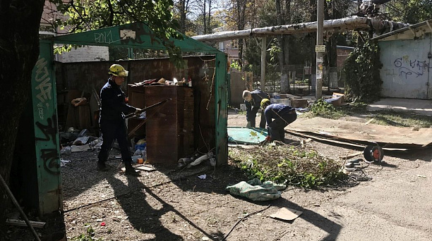 В Западном округе продолжается реконструкция самовольно размещенных временных сооружений