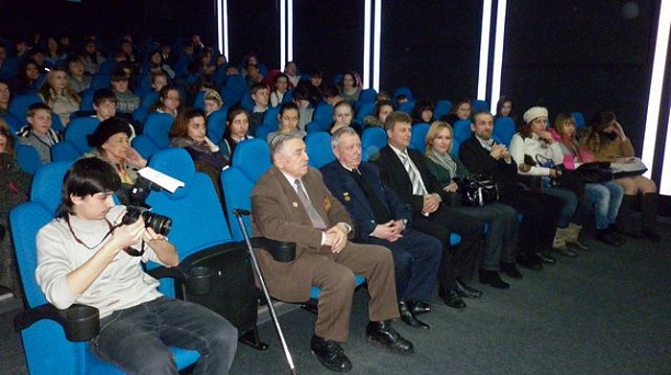 Школьники и студенты Западного округа увидели уникальную хронику военных событий