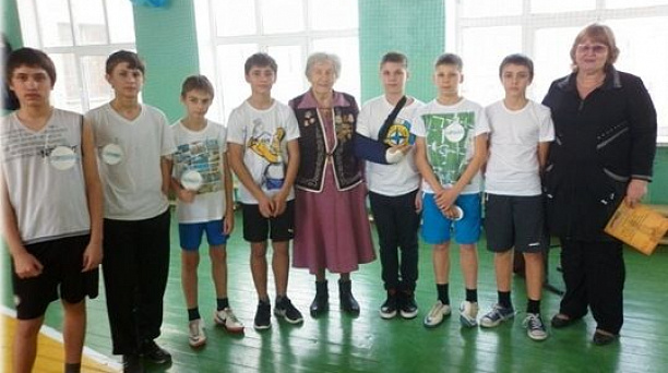 Ветеран легендарного 4 Гвардейского Кубанского казачьего корпуса вручила награды победителям Казачьих игр