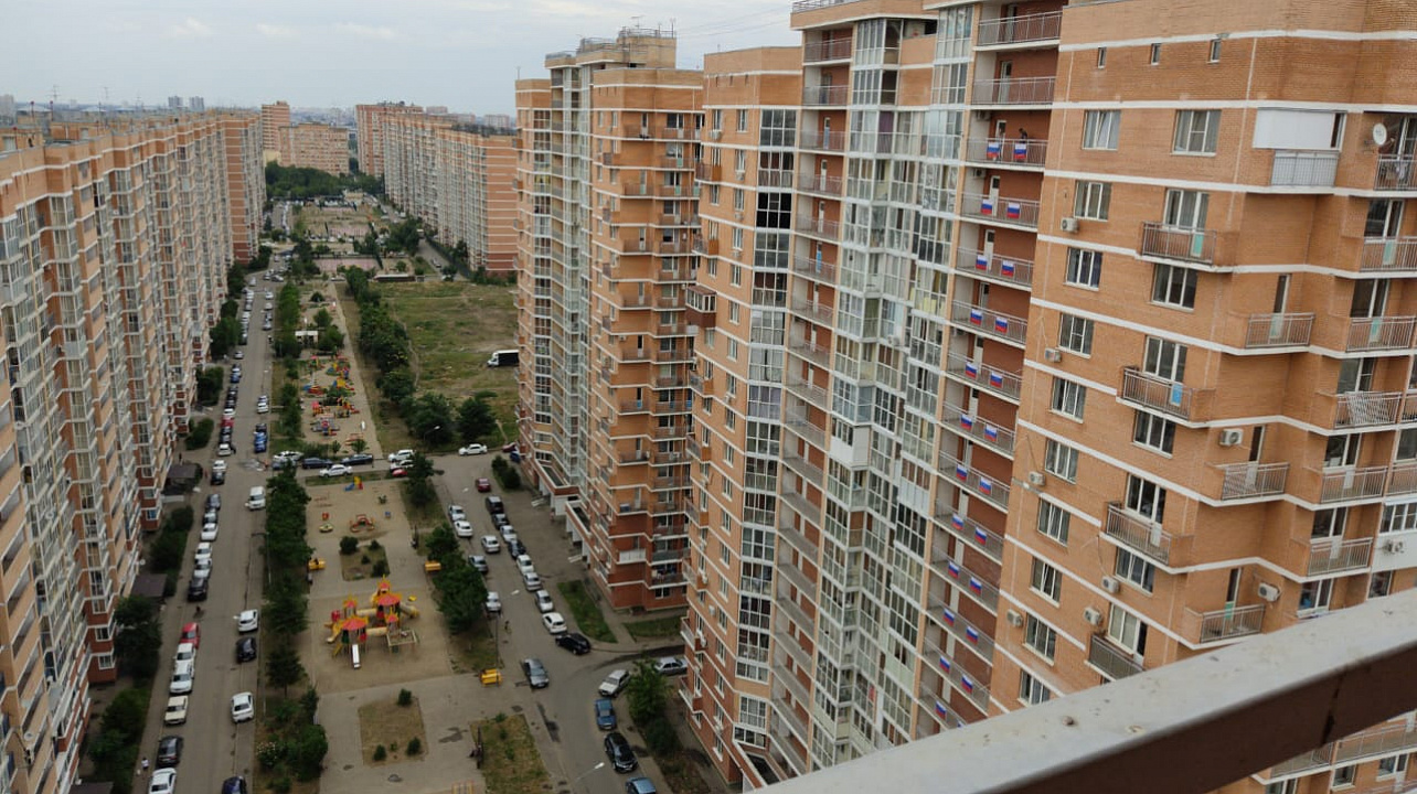 В Прикубанском округе празднуют День российского флага