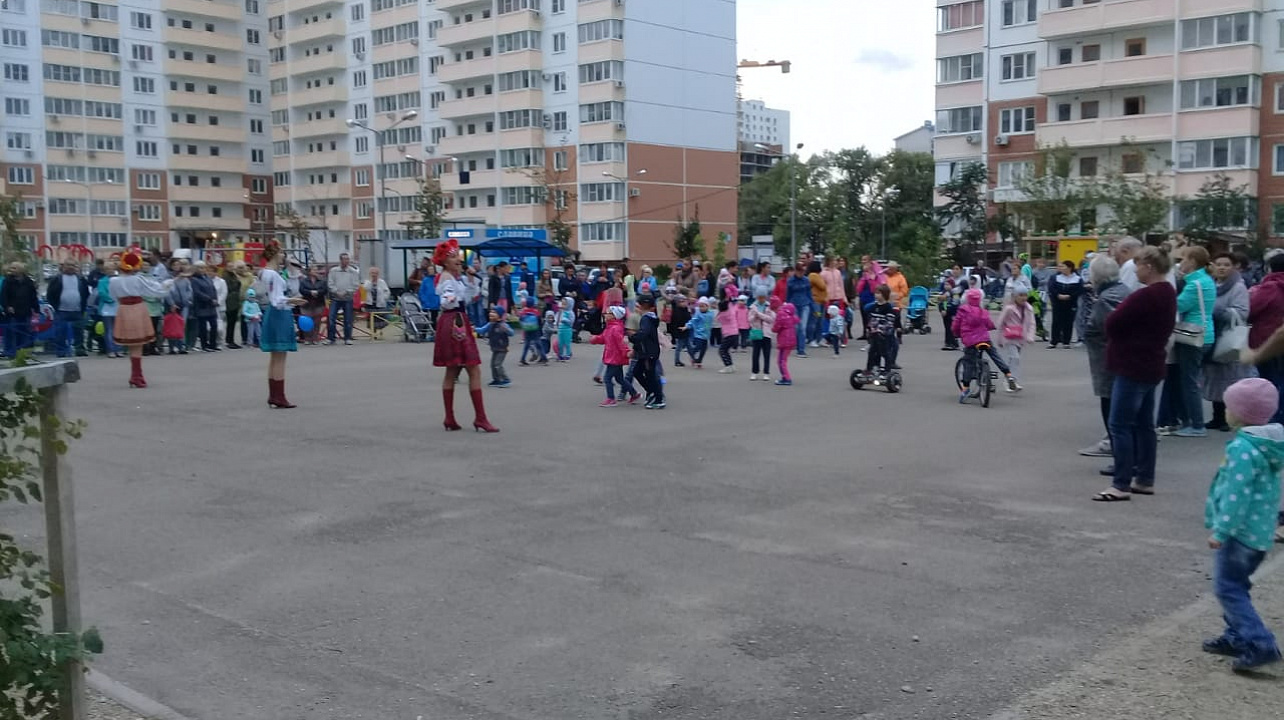 Депутат городской Думы Краснодара Сергей Вальтер поздравил жителей микрорайона Восточно-Кругликовский с днём города