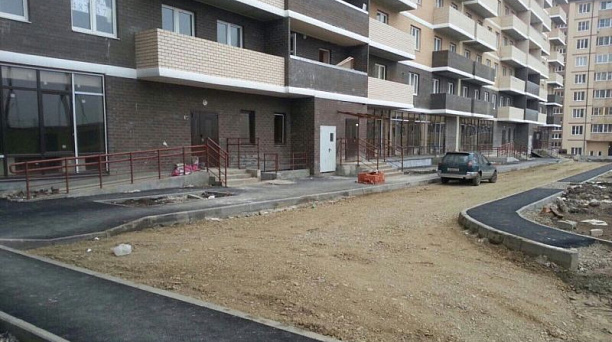 Протестная акция остановила работы по достройке многоквартирного дома по ул. им. Селезнева, 4/9 в Краснодаре