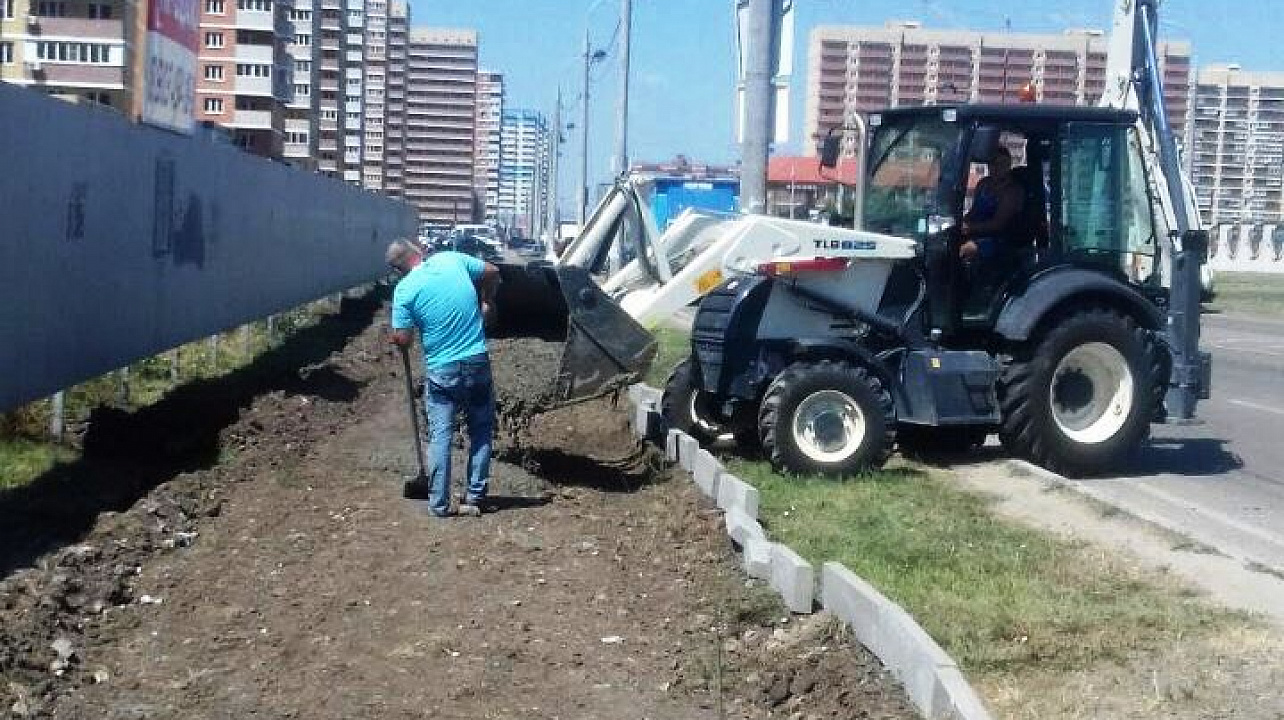 В «Музыкальном» микрорайоне начато строительство тротуара по улице Петра Метальникова