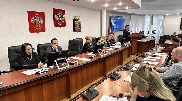 Представители администрации отчитались перед депутатами