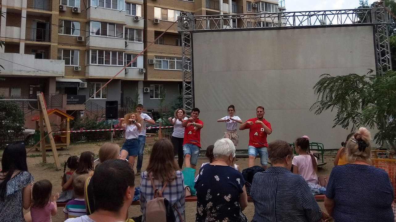 Очередной показ фильма под открытым небом прошел в Центральном округе