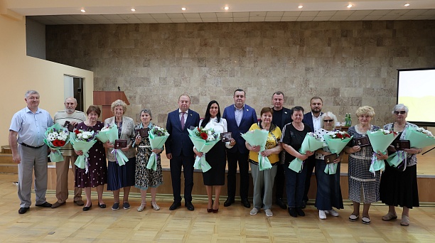 В администрации Центрального округа состоялось торжественное вручение памятного знака ЗСК «За активное участие в работе ТОС» 