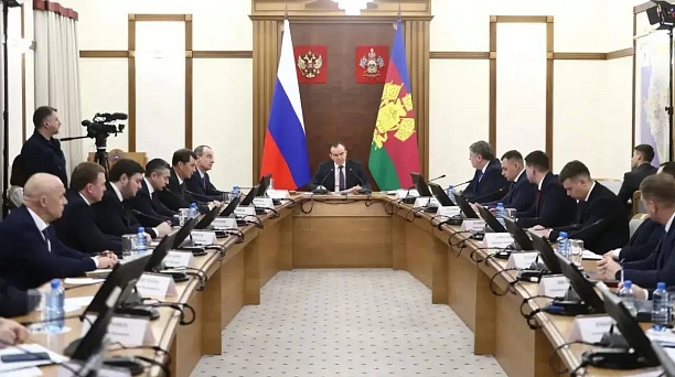 Глава Краснодара доложил губернатору Кубани о ликвидации последствий снегопада в городе