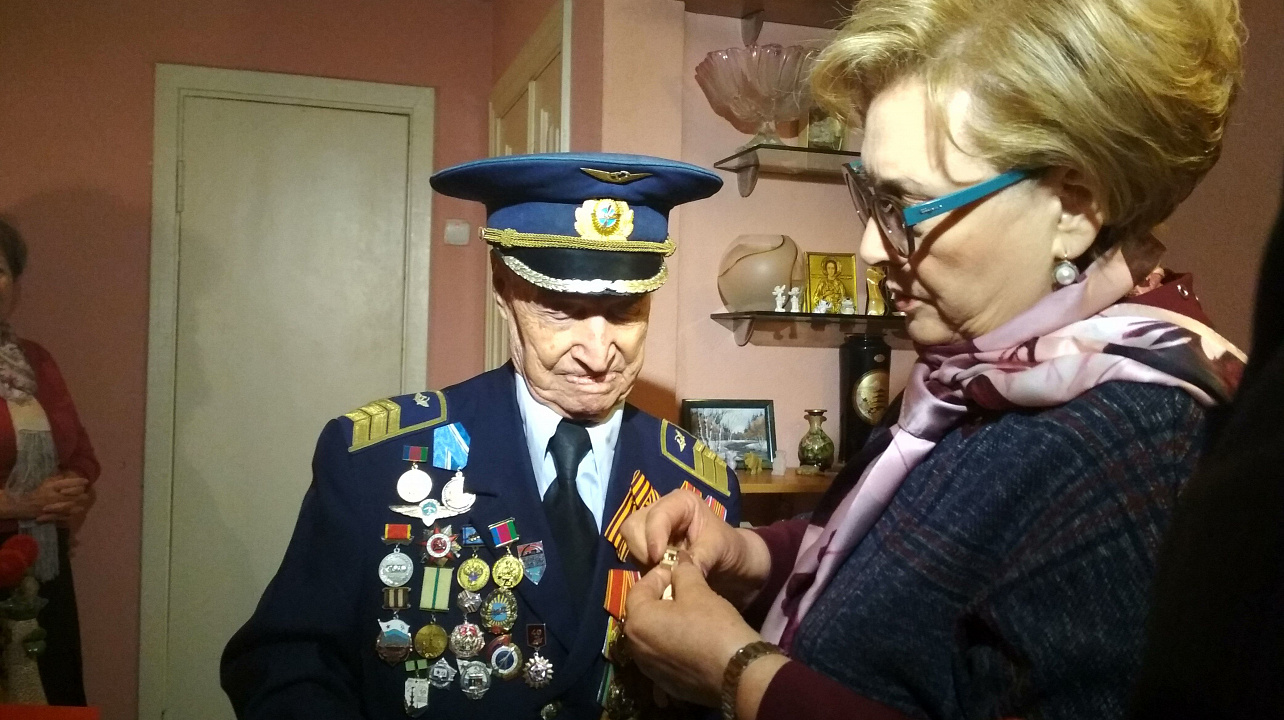 Ветерана Великой Отечественной войны поздравили с Днем воинской славы