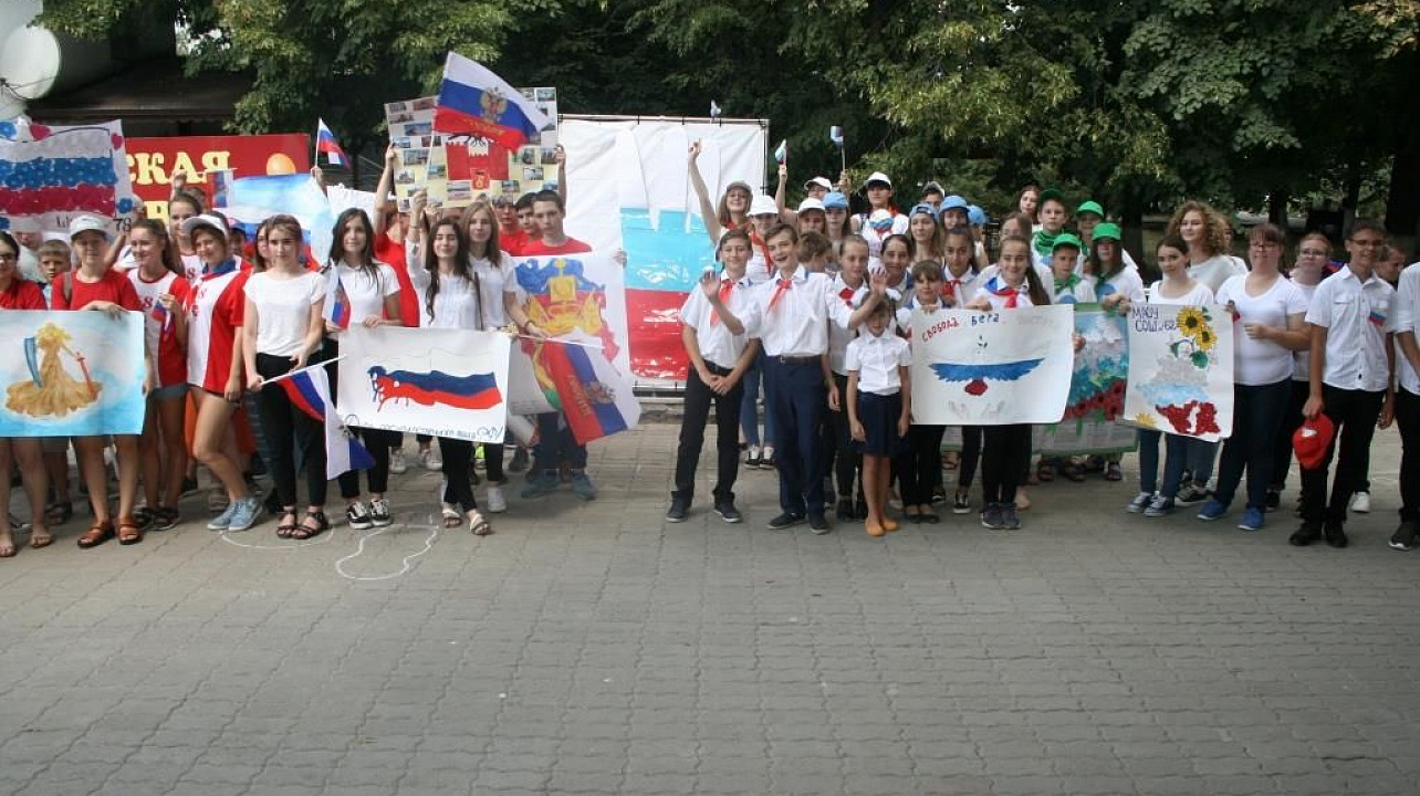 В Прикубанском округе состоялась молодёжная акция «Под флагом России живу и расту»