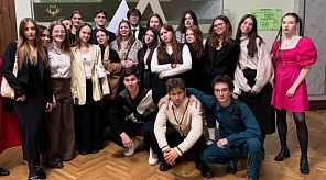 Администрация Центрального округа поощрила молодежный актив округа билетами на спектакль "Гриф ”СЕКРЕТНО”, который состоялся в Театре Защитника Отечества