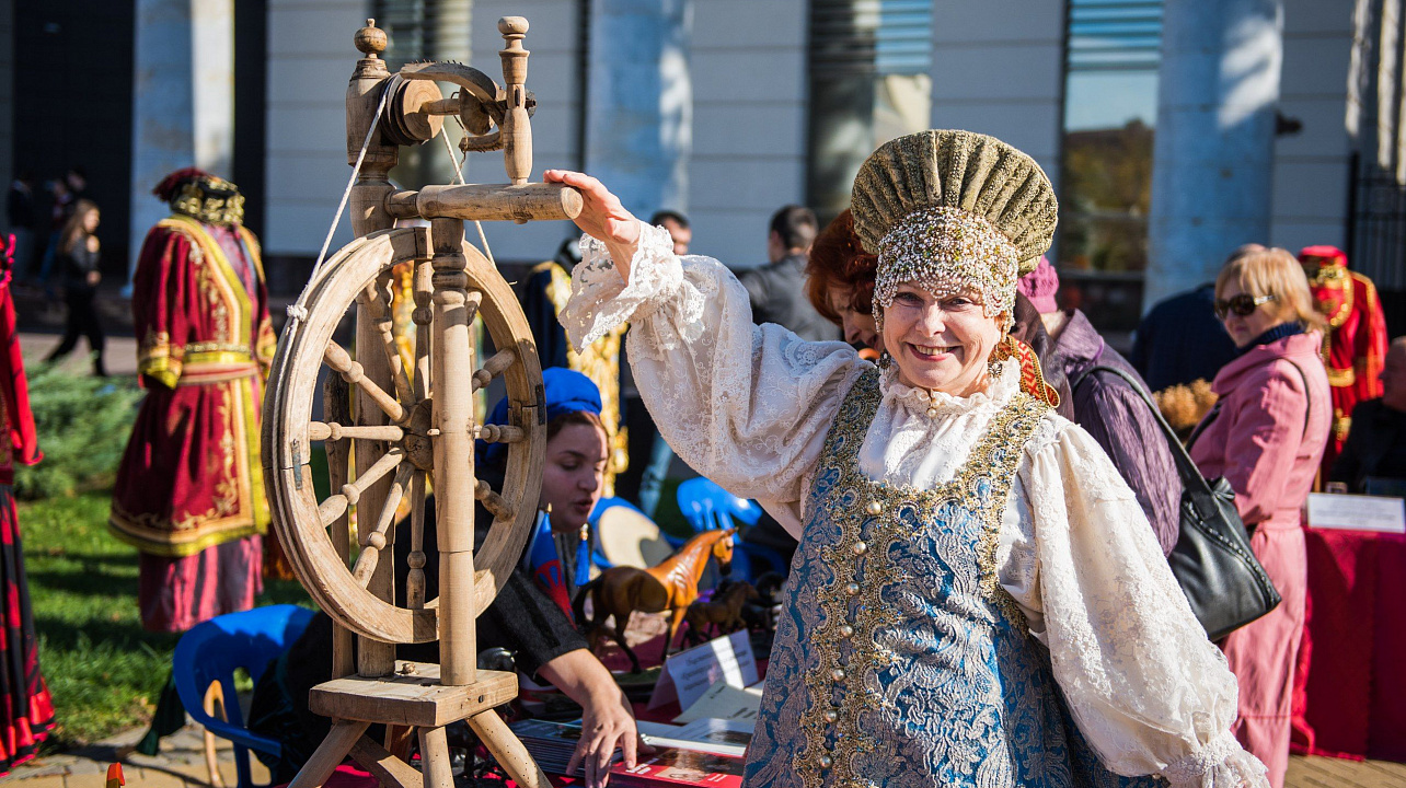 Национально-культурные объединения приняли участие в торжествах, посвящённых Дню народного единства (2).jpg