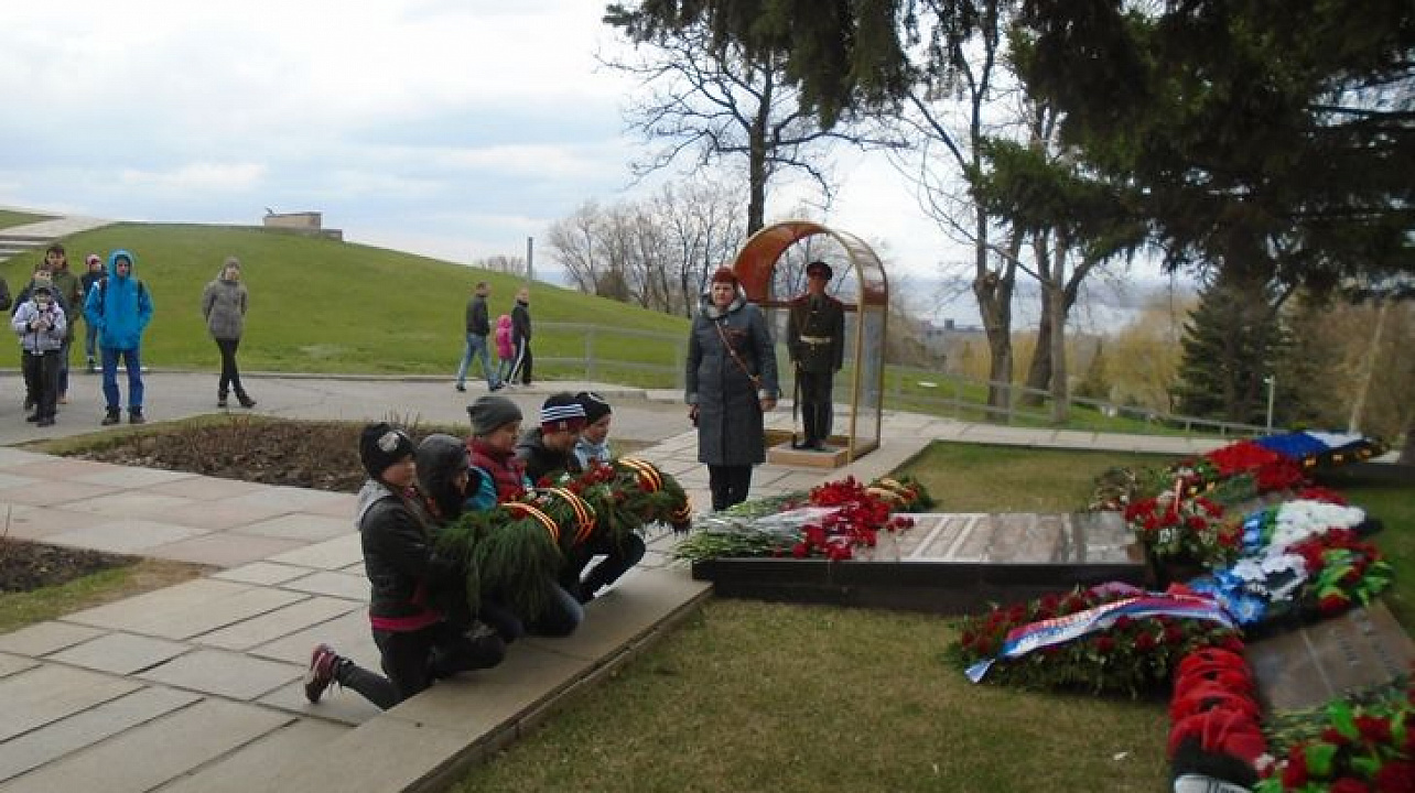 Тимуровцы гимназии № 92 побывали в Сталинграде