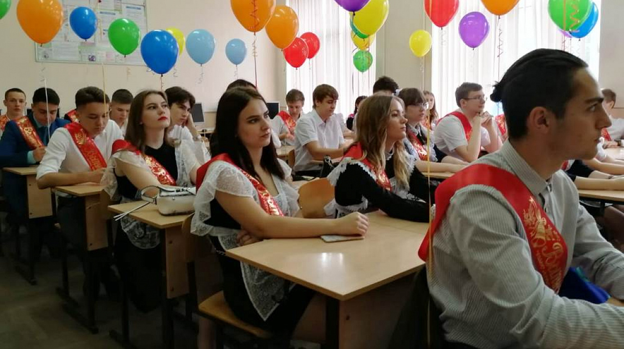 Во всех школах Центрального округа позвенели последние звонки