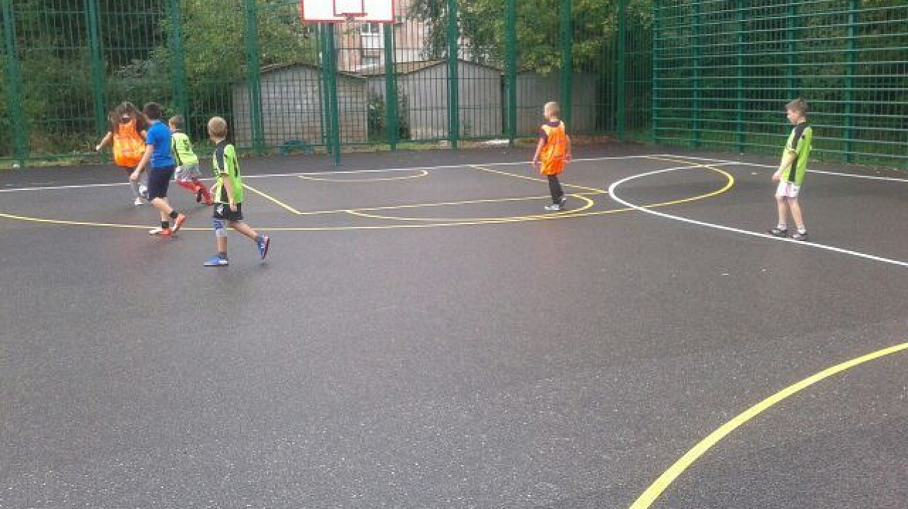 Дворовые команды опробовали новую многофункциональную площадку в Центральном округе