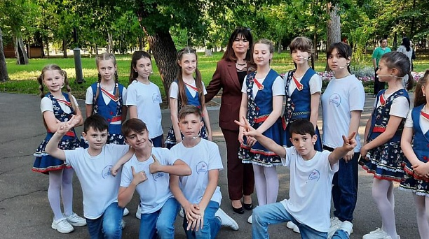 В Чистяковской роще прошел праздник «Родина начинается с семьи», посвященный Международному дню семьи