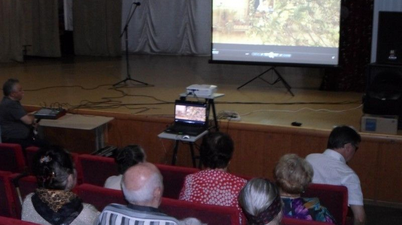 В Краснодаре провели кинопоказ с тифлокомментариями для слабовидящих людей (1).jpg