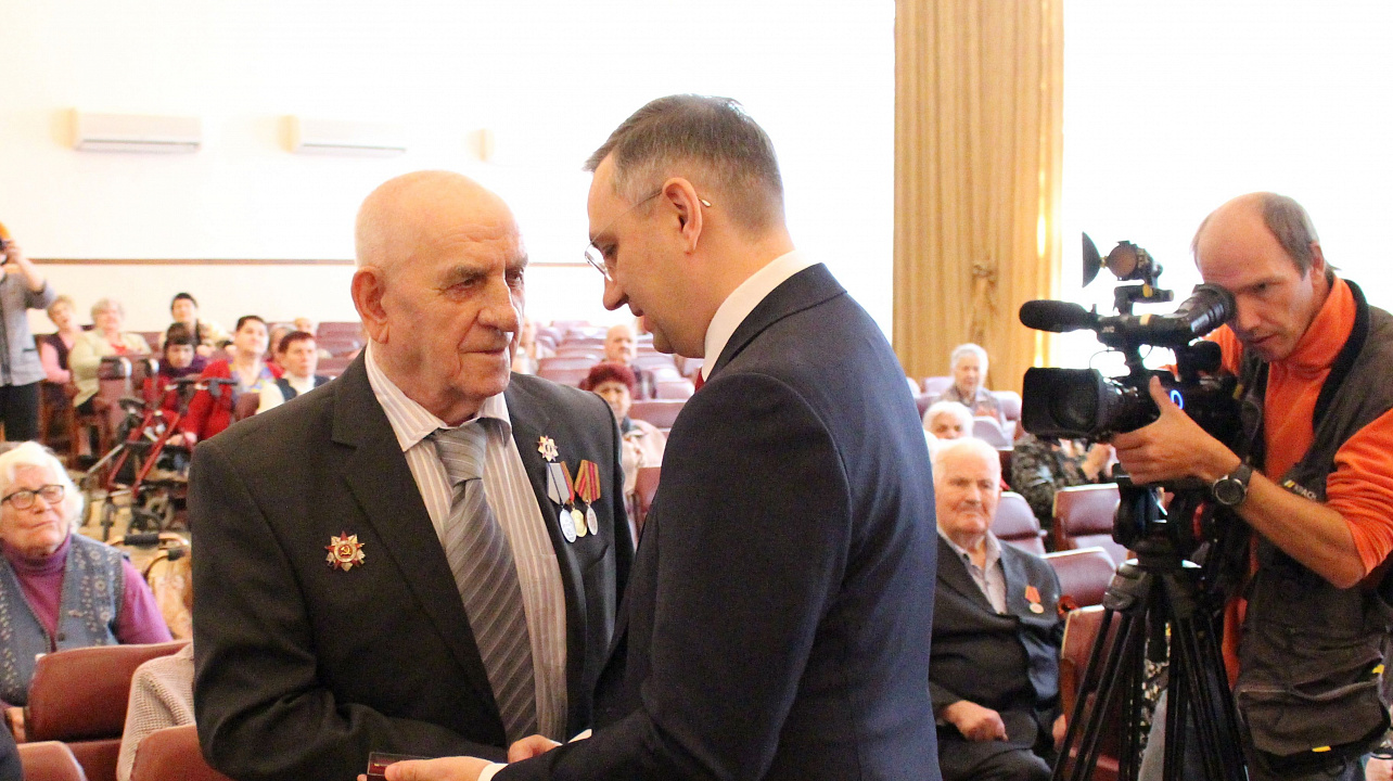 В Центральном округа продолжают вручать ветеранам ВОВ медали «75 лет со дня освобождения Краснодарского края  и завершения битвы за Кавказ»
