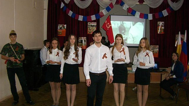 В школе № 34 Центрального округа состоялся конкурс военной песни