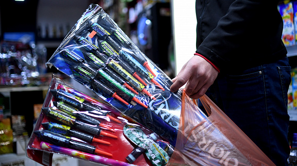 Краснодарцев просят сообщать о местах незаконной торговли пиротехникой